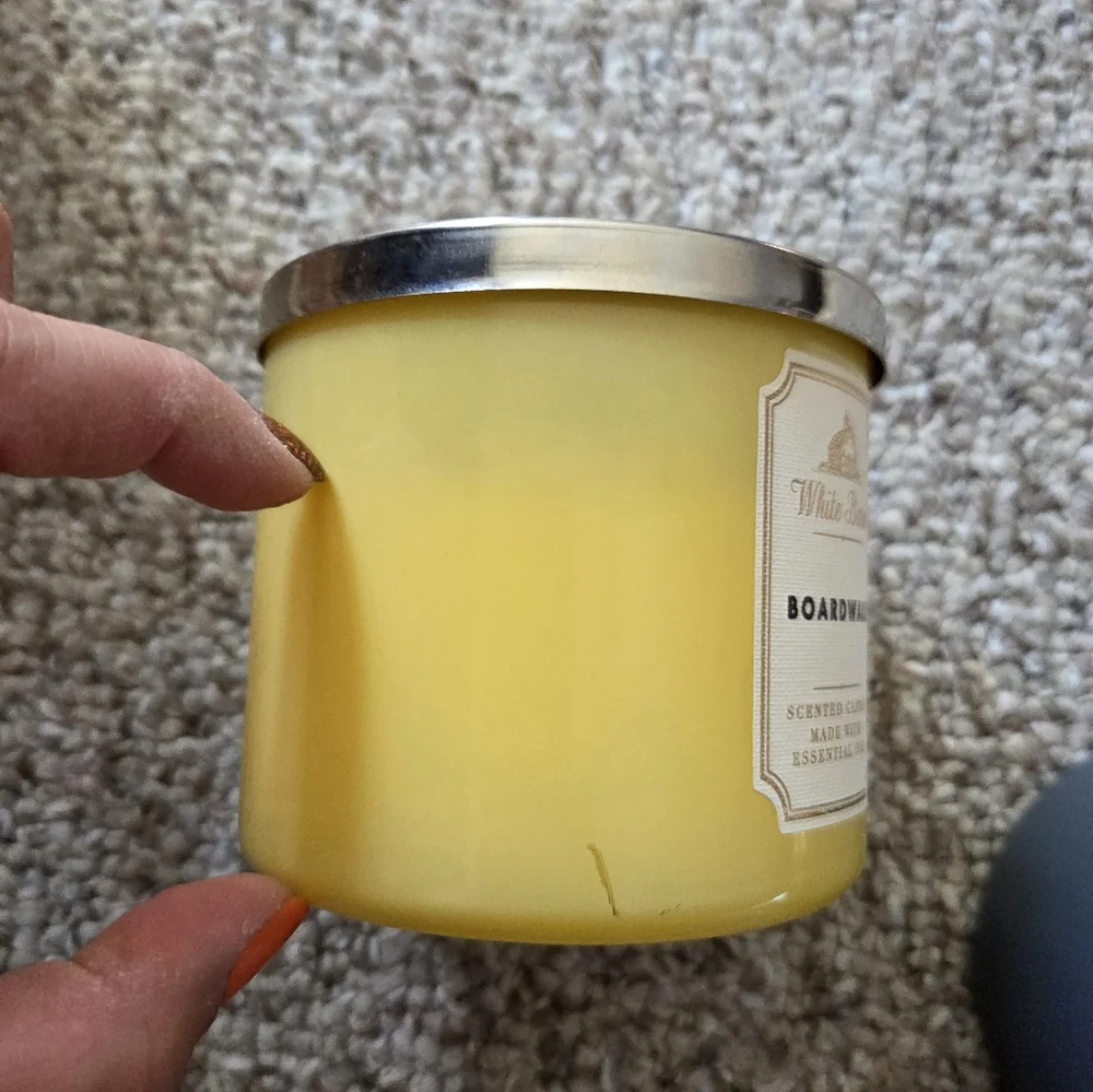 ๐2/$15 White Barn Boardwalk Candle - Sunny Yellow - Picture 5 of 5